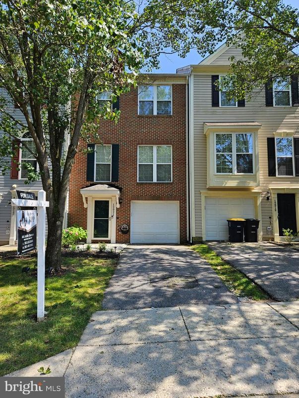 Attached, Exterior, Facade, Brick Facade, Rowhouse