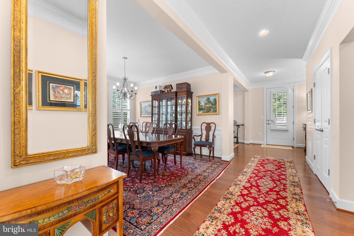 Chandelier, Dining room, Interior, Recessed Lighting, Wood Texture Flooring