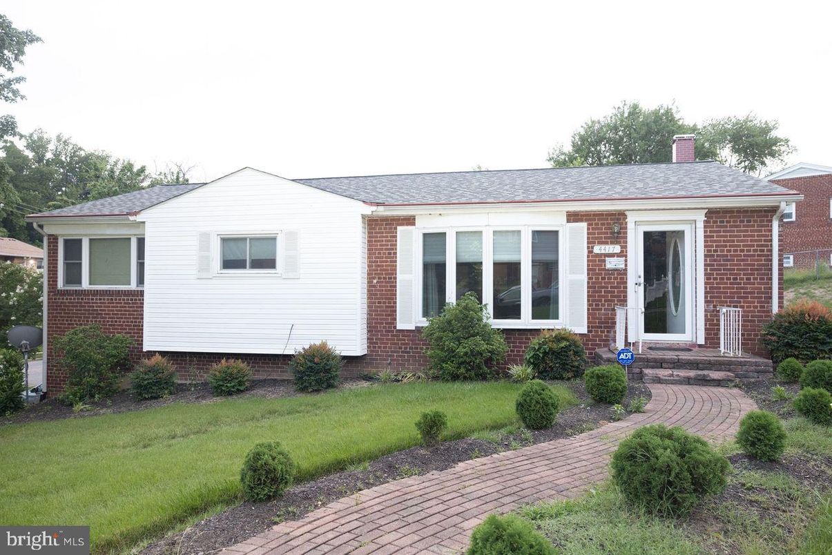 Exterior, Facade, Brick Facade, Ranch