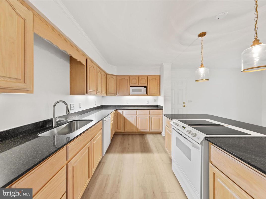 Interior, Kitchen, Pendant Lights, Wood Texture Flooring