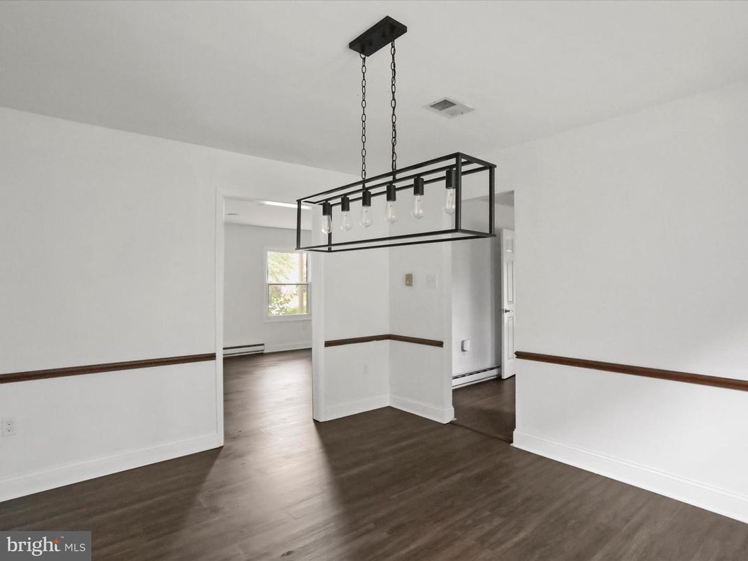 Empty room, Interior, Pendant Lights, Wood Texture Flooring