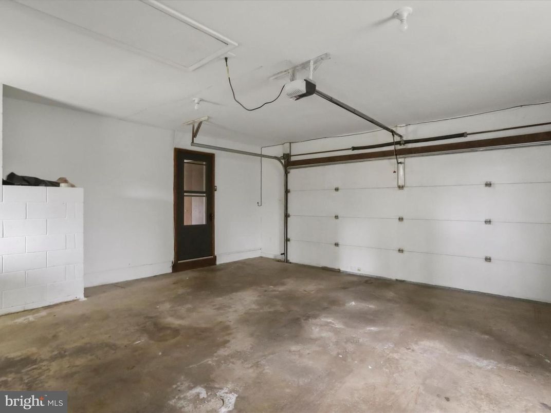 Garage, Interior
