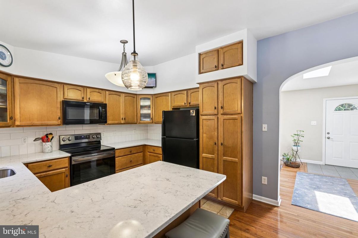 Interior, Kitchen, Pendant Lights, Wood Texture Flooring