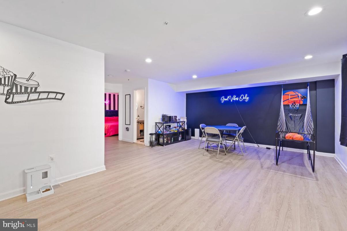 Interior, Recessed Lighting, Wood Texture Flooring