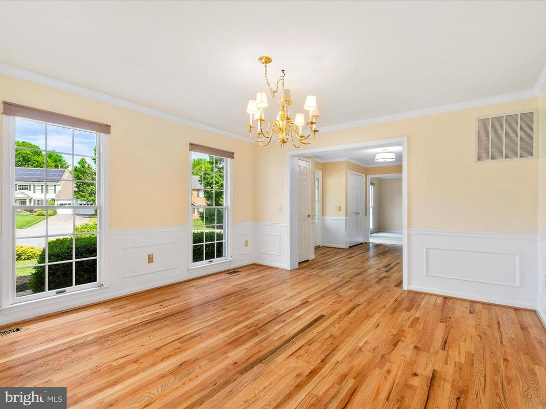Chandelier, Empty room, Interior, Wood Texture Flooring