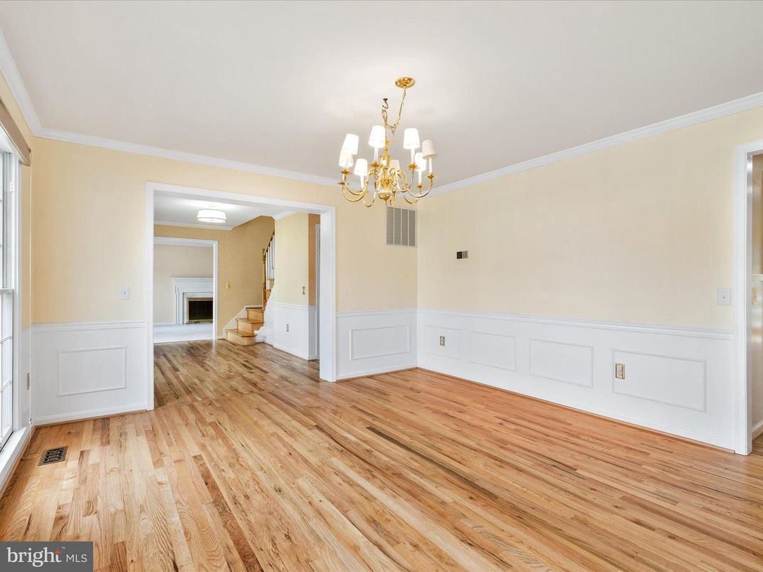 Chandelier, Empty room, Interior, Wood Texture Flooring