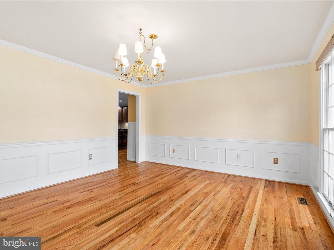 Chandelier, Empty room, Interior, Wood Texture Flooring