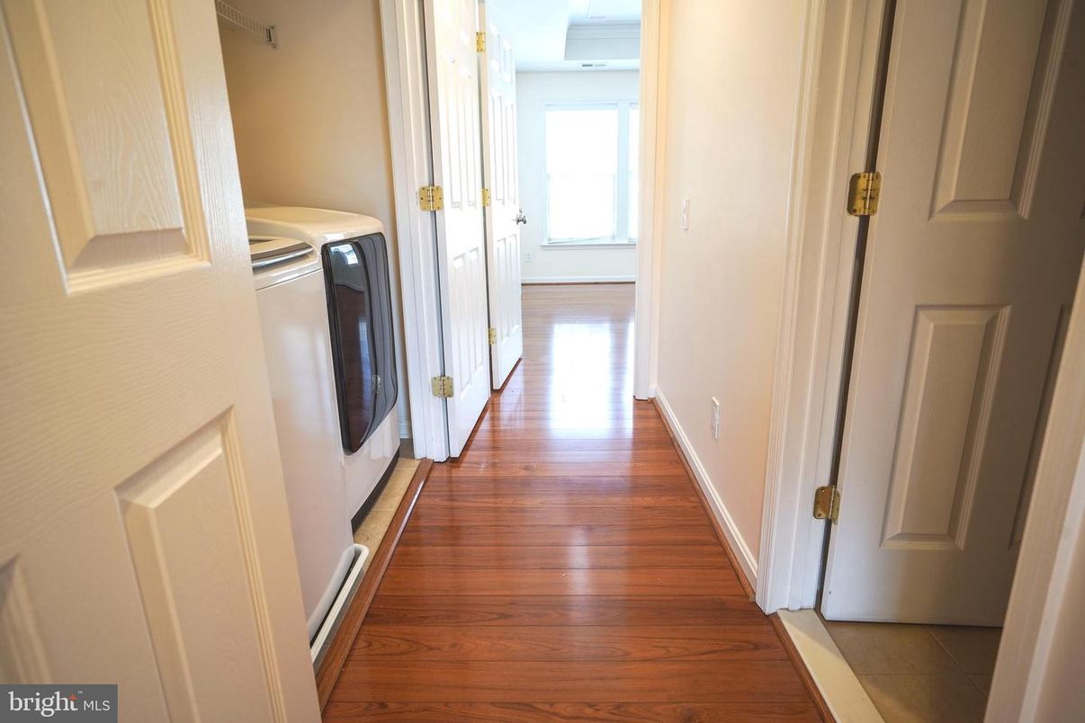 Interior, Washer, Wood Texture Flooring