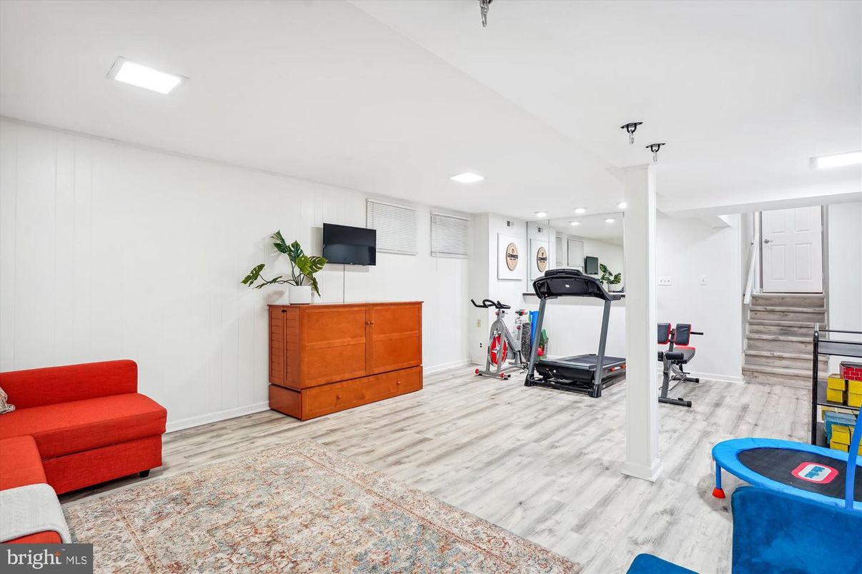 Fitness Equipment, Interior, Recessed Lighting, Wood Texture Flooring
