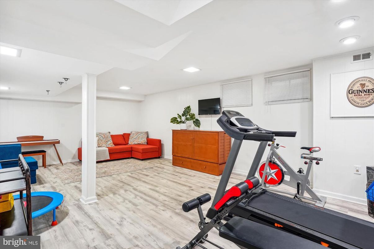 Fitness Equipment, Interior, Recessed Lighting, Wood Texture Flooring