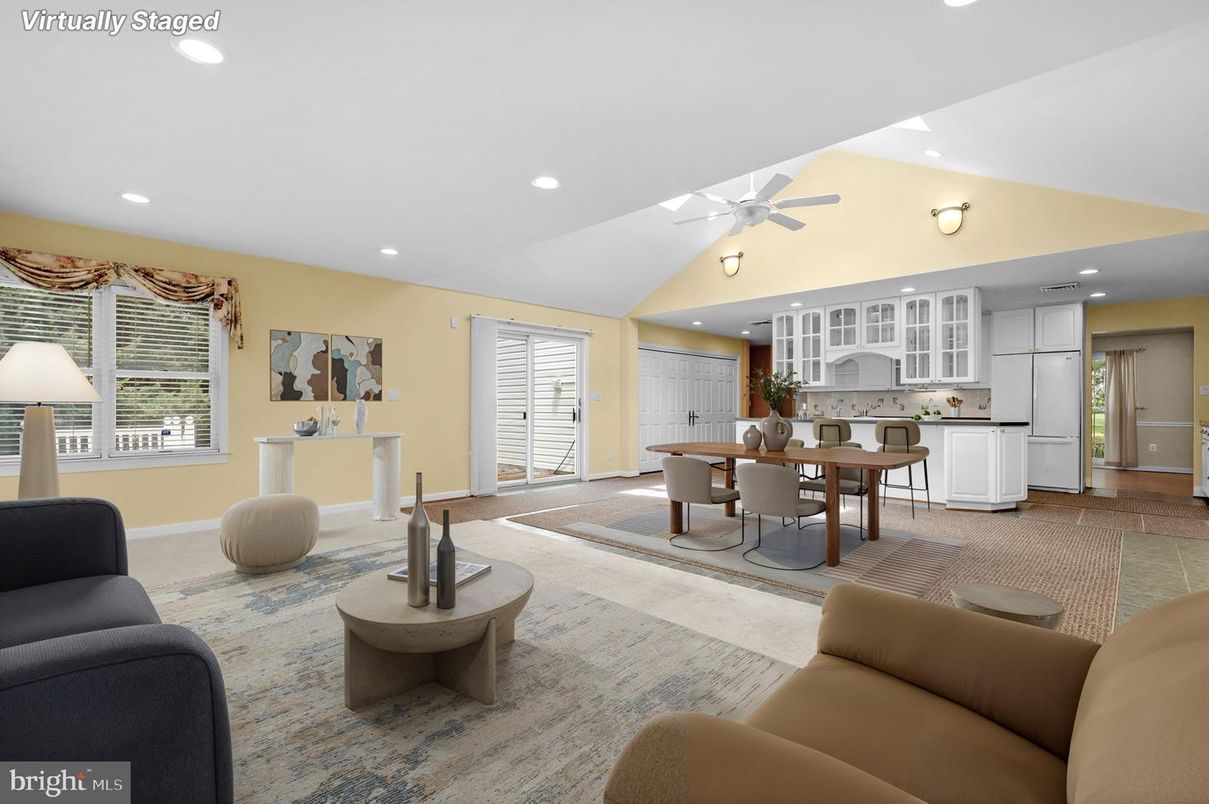 Dining room, Interior, Kitchen, Living room, Recessed Lighting