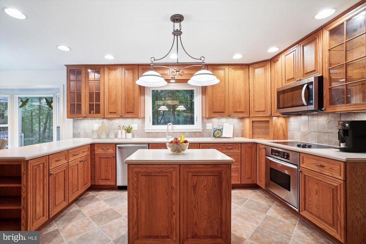 Interior, Kitchen, Pendant Lights, Recessed Lighting, Stainless Steel Appliances