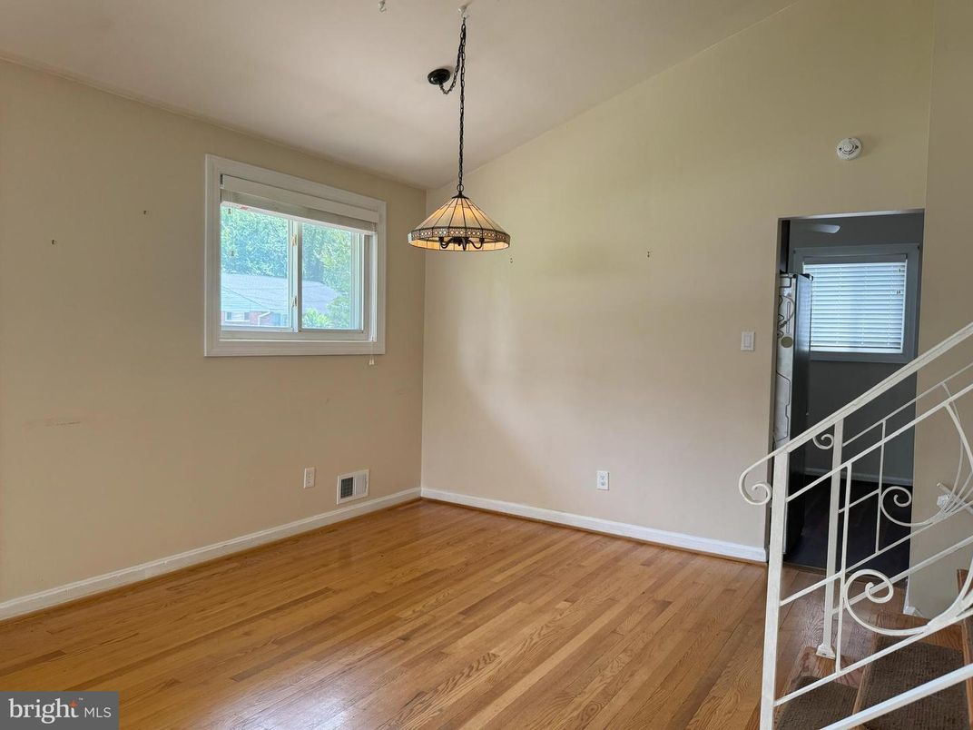 Empty room, Interior, Pendant Lights, Wood Texture Flooring