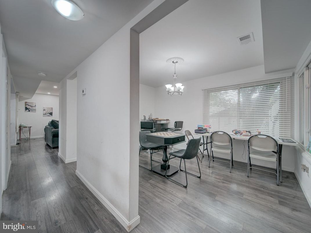 Chandelier, Dining room, Interior, Recessed Lighting, Wood Texture Flooring