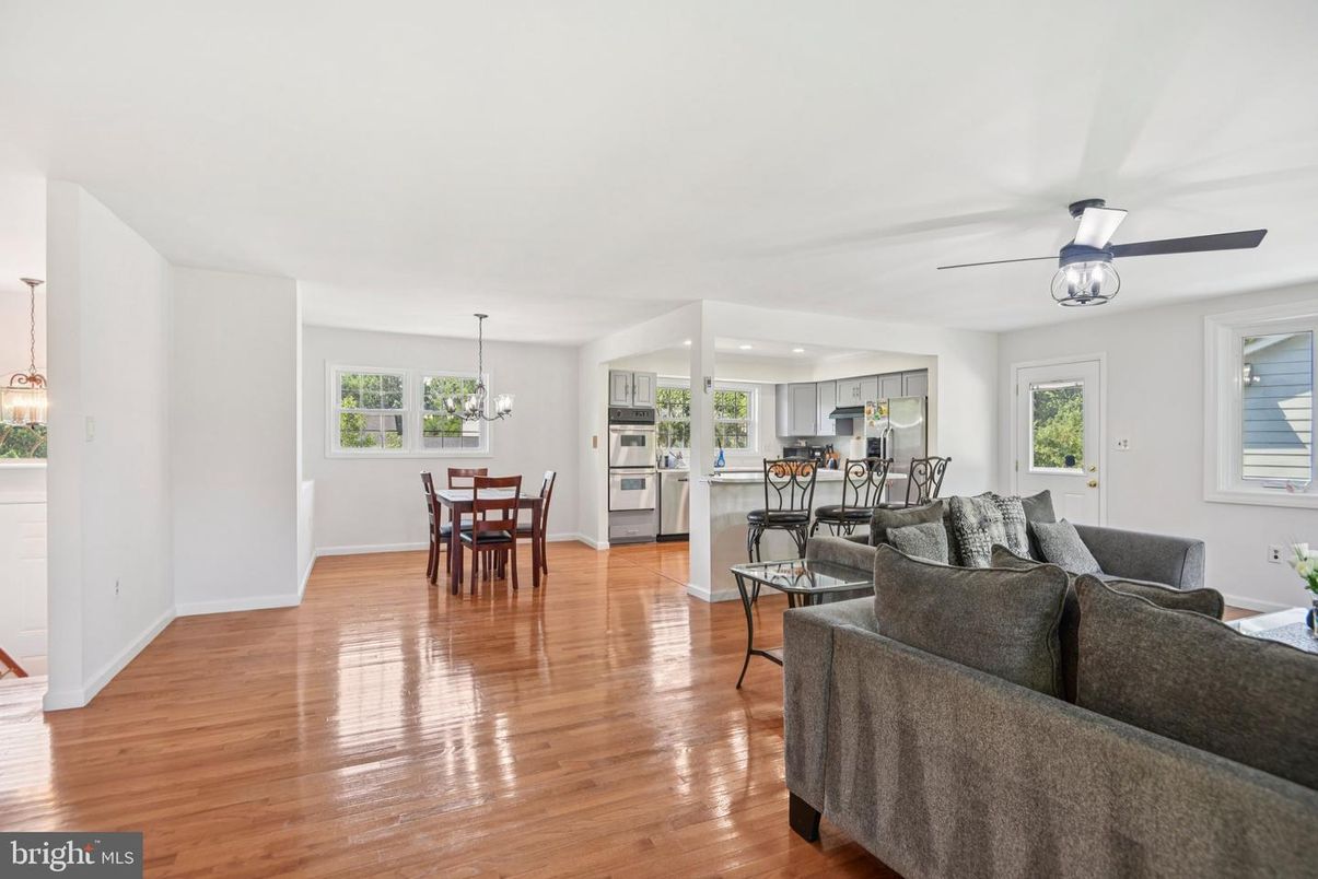 Dining room, Interior, Kitchen, Living room, Pendant Lights, Recessed Lighting, Stainless Steel Appliances, Wood Texture Flooring