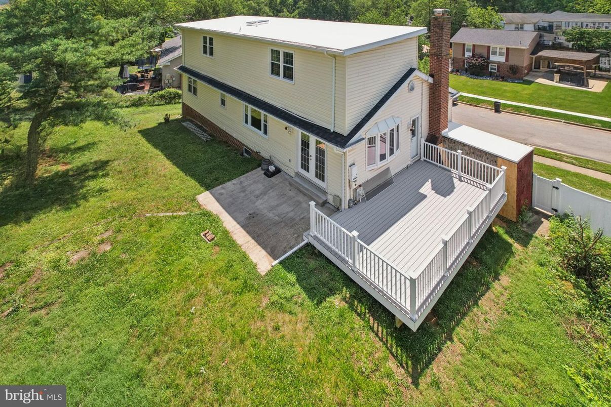 Exterior, Drone