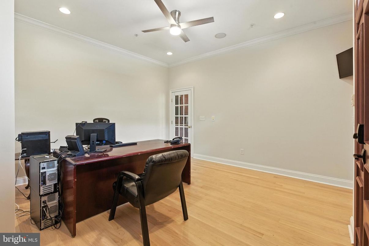 Home Office, Interior, Recessed Lighting, Wood Texture Flooring