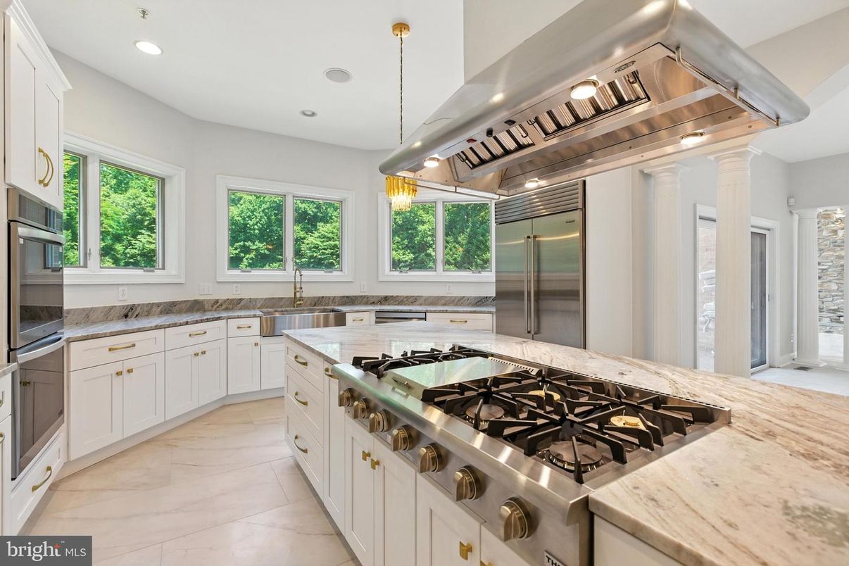 Interior, Kitchen, Pendant Lights, Recessed Lighting, Stainless Steel Appliances