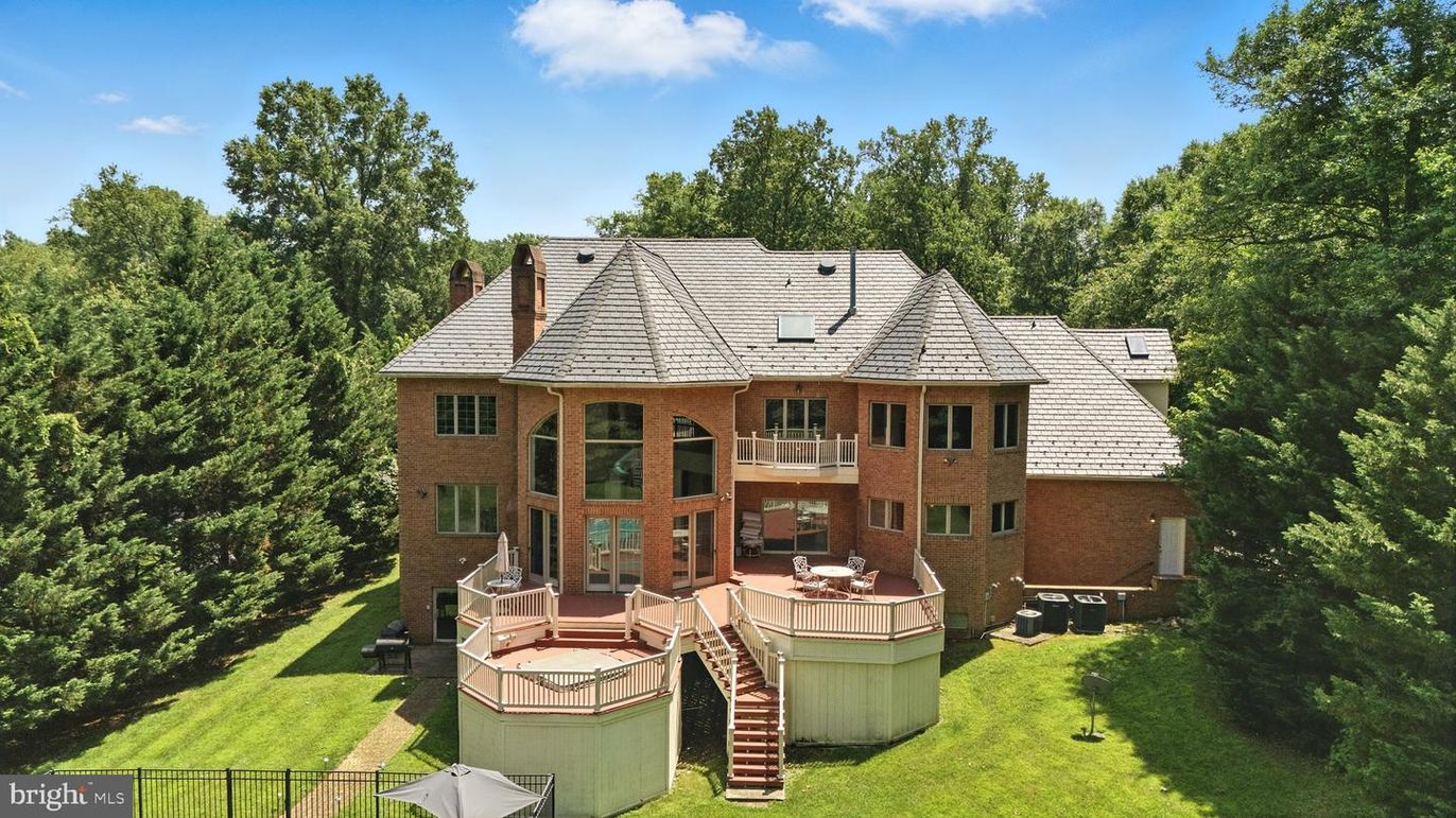Backyard, Exterior, Hot Tub