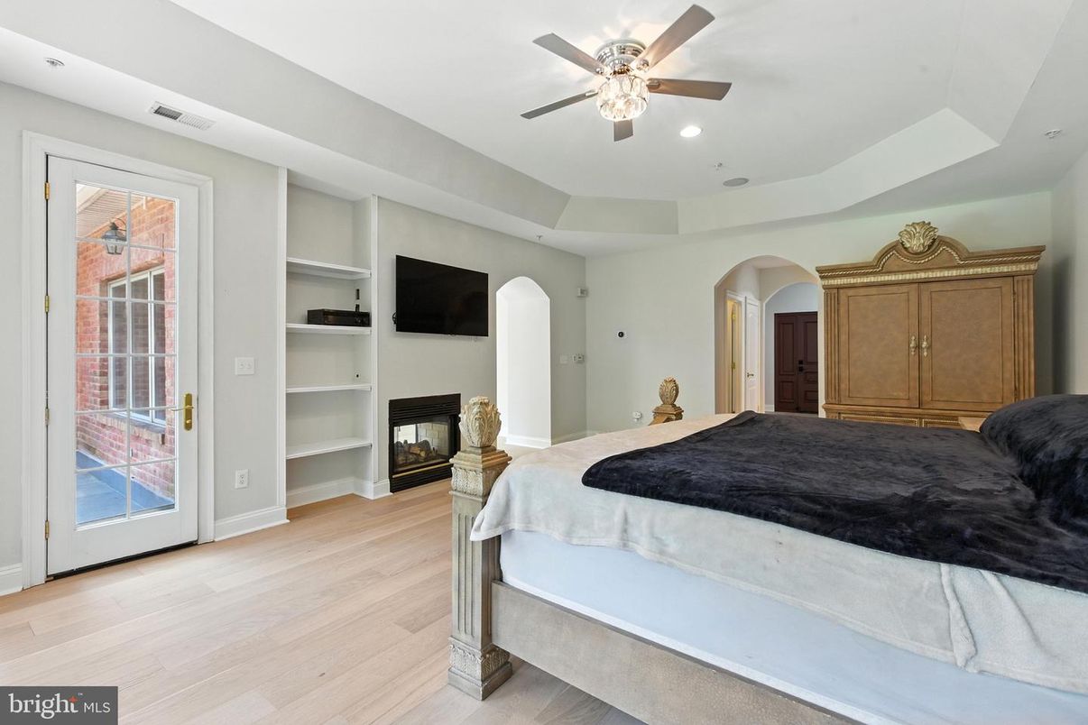 Bedroom, Fireplace, Interior, Recessed Lighting, Wood Texture Flooring