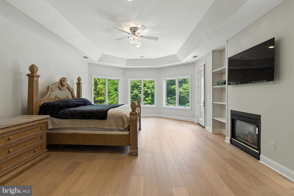 Bedroom, Fireplace, Interior, Recessed Lighting, Wood Texture Flooring