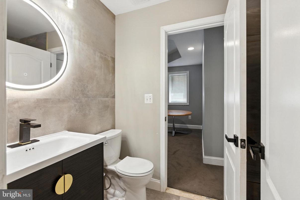 Bathroom, Interior, Recessed Lighting