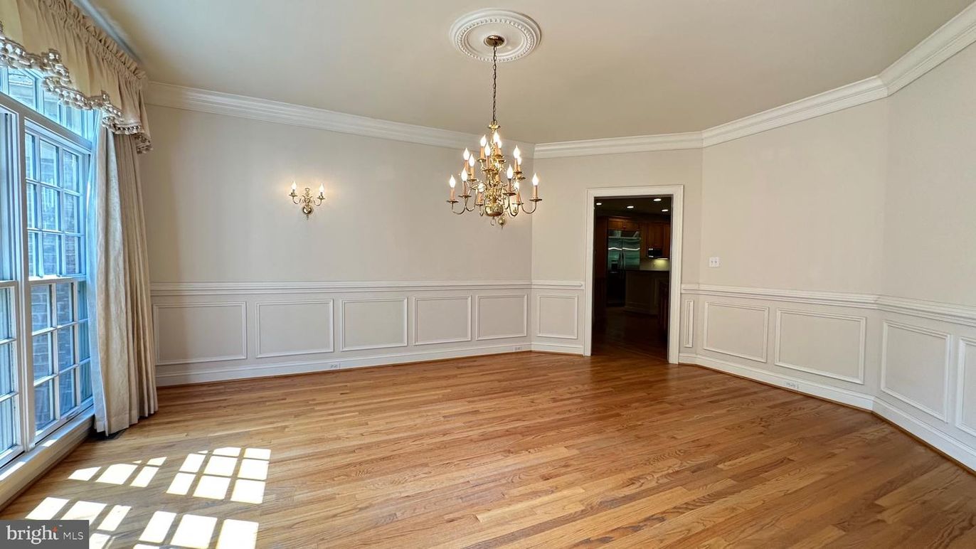 Chandelier, Empty room, Interior, Wood Texture Flooring