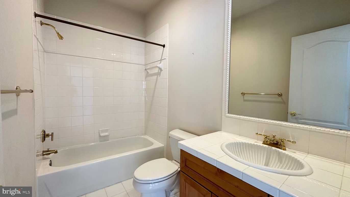 Bathroom, Interior, Tile Countertops