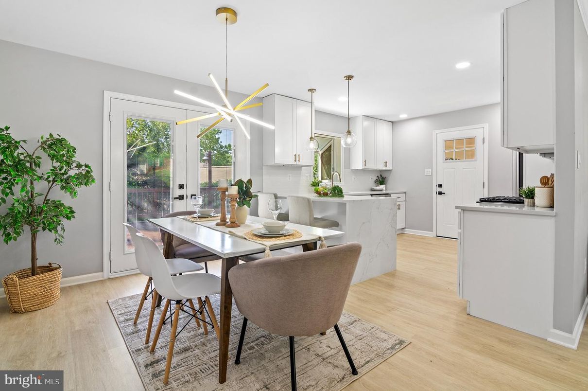 Dining room, Interior, Kitchen, Pendant Lights, Recessed Lighting, Wood Texture Flooring