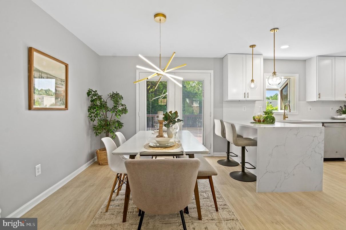 Dining room, Interior, Kitchen, Pendant Lights, Recessed Lighting, Wood Texture Flooring