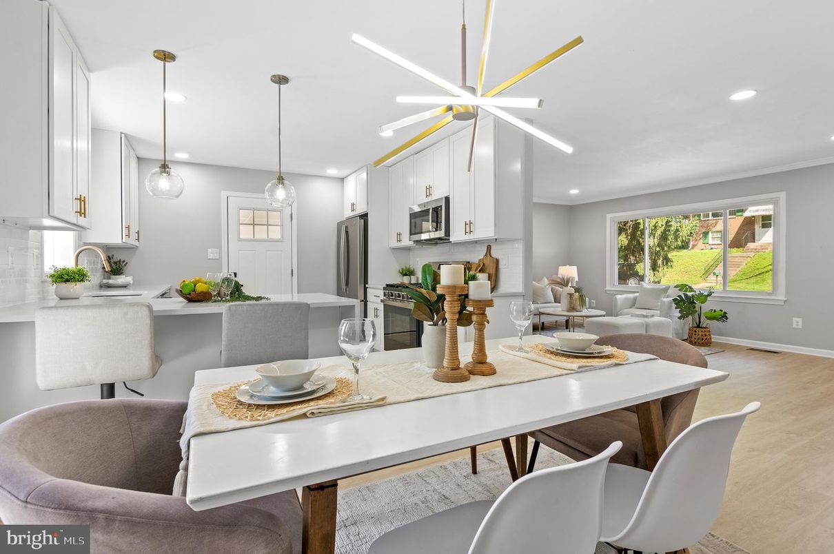 Interior, Kitchen, Living room, Pendant Lights, Recessed Lighting, Stainless Steel Appliances, Wood Texture Flooring