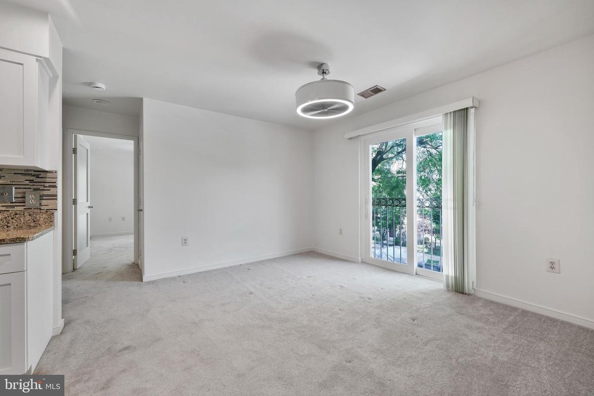 Empty room, Interior, Pendant Lights