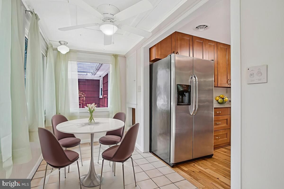 Dining room, Interior, Kitchen, Stainless Steel Appliances, Wood Texture Flooring