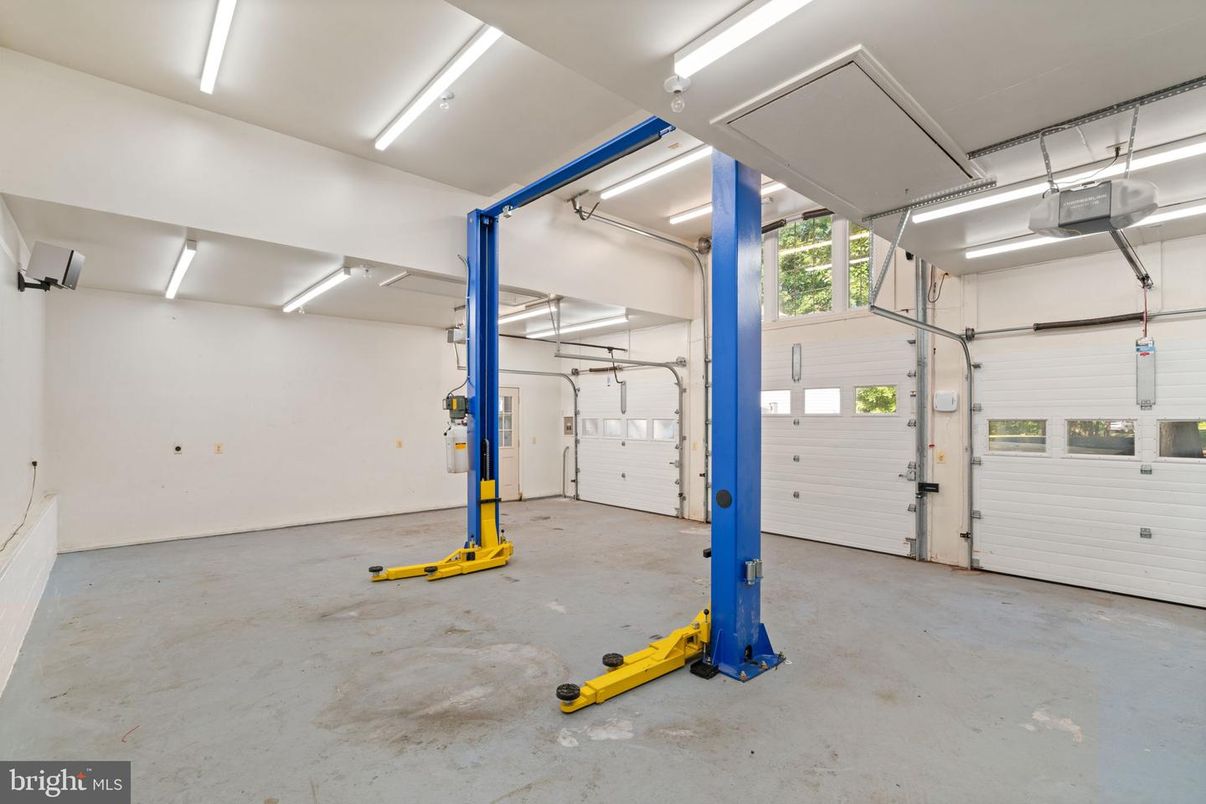 Garage, Interior