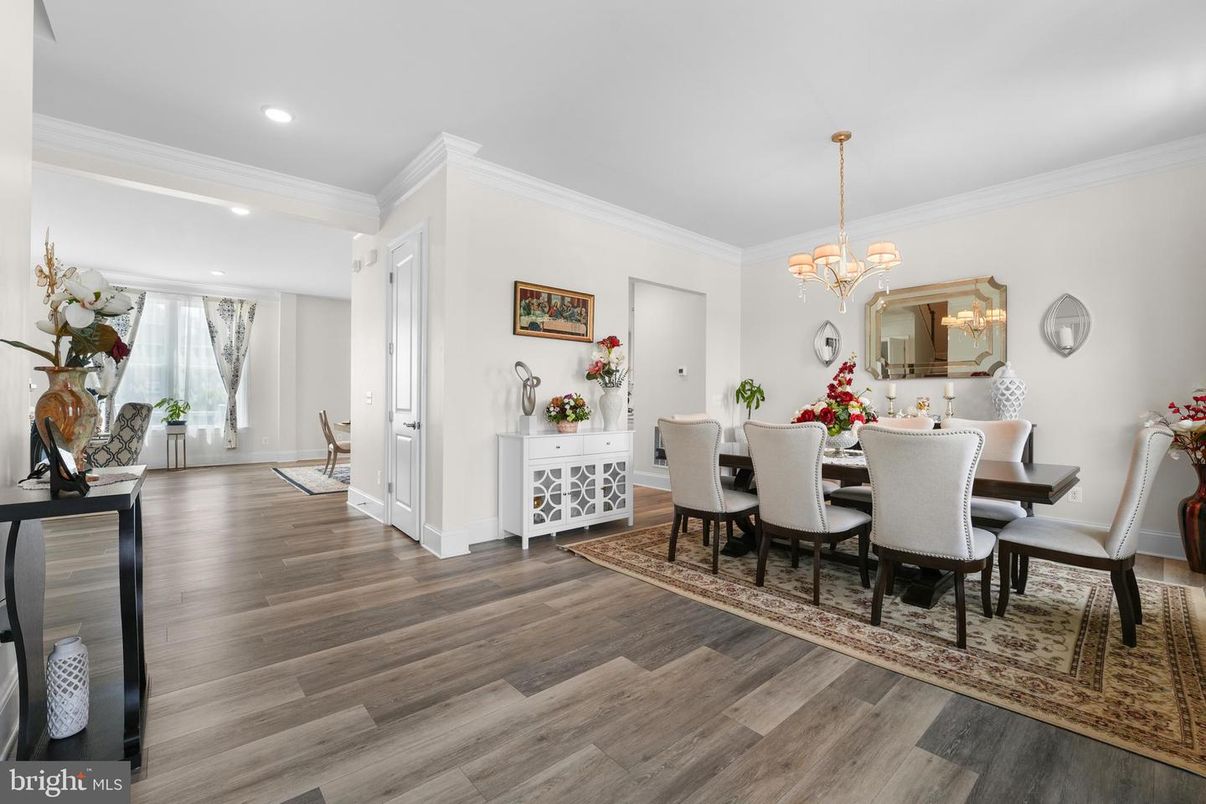 Chandelier, Dining room, Interior, Recessed Lighting, Wood Texture Flooring