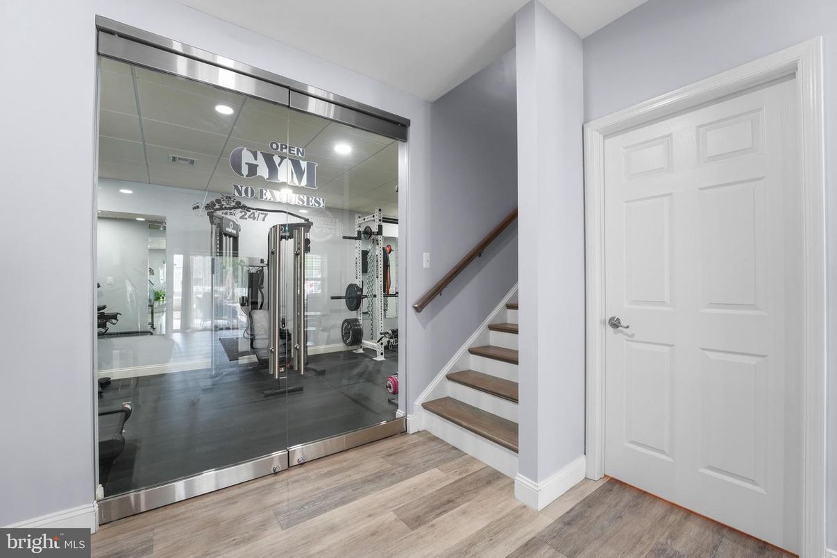 Fitness Equipment, Interior, Recessed Lighting, Wood Texture Flooring