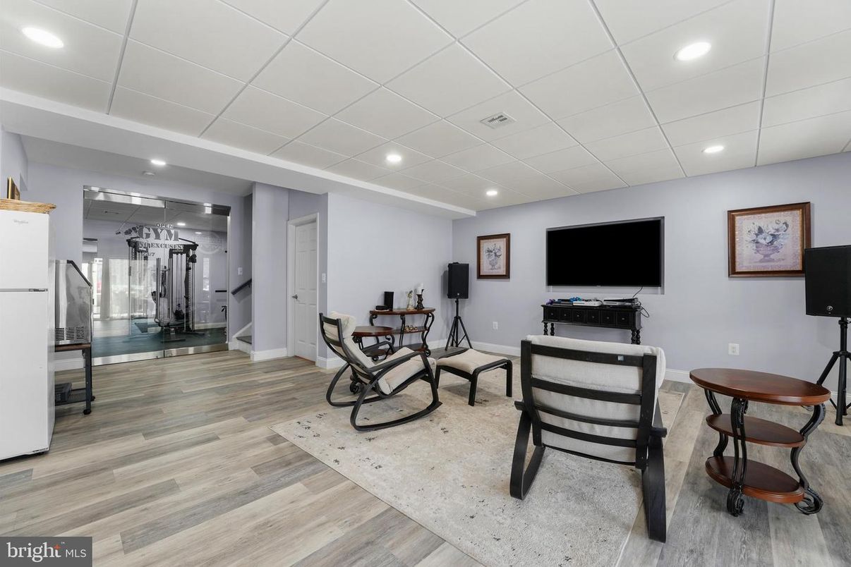 Fitness Equipment, Interior, Recessed Lighting, Wood Texture Flooring
