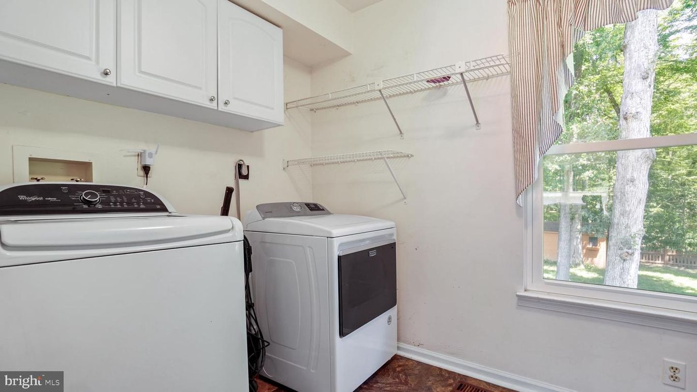 Interior, Washer, Wood Texture Flooring
