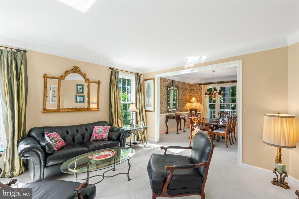Chandelier, Dining room, Interior, Living room