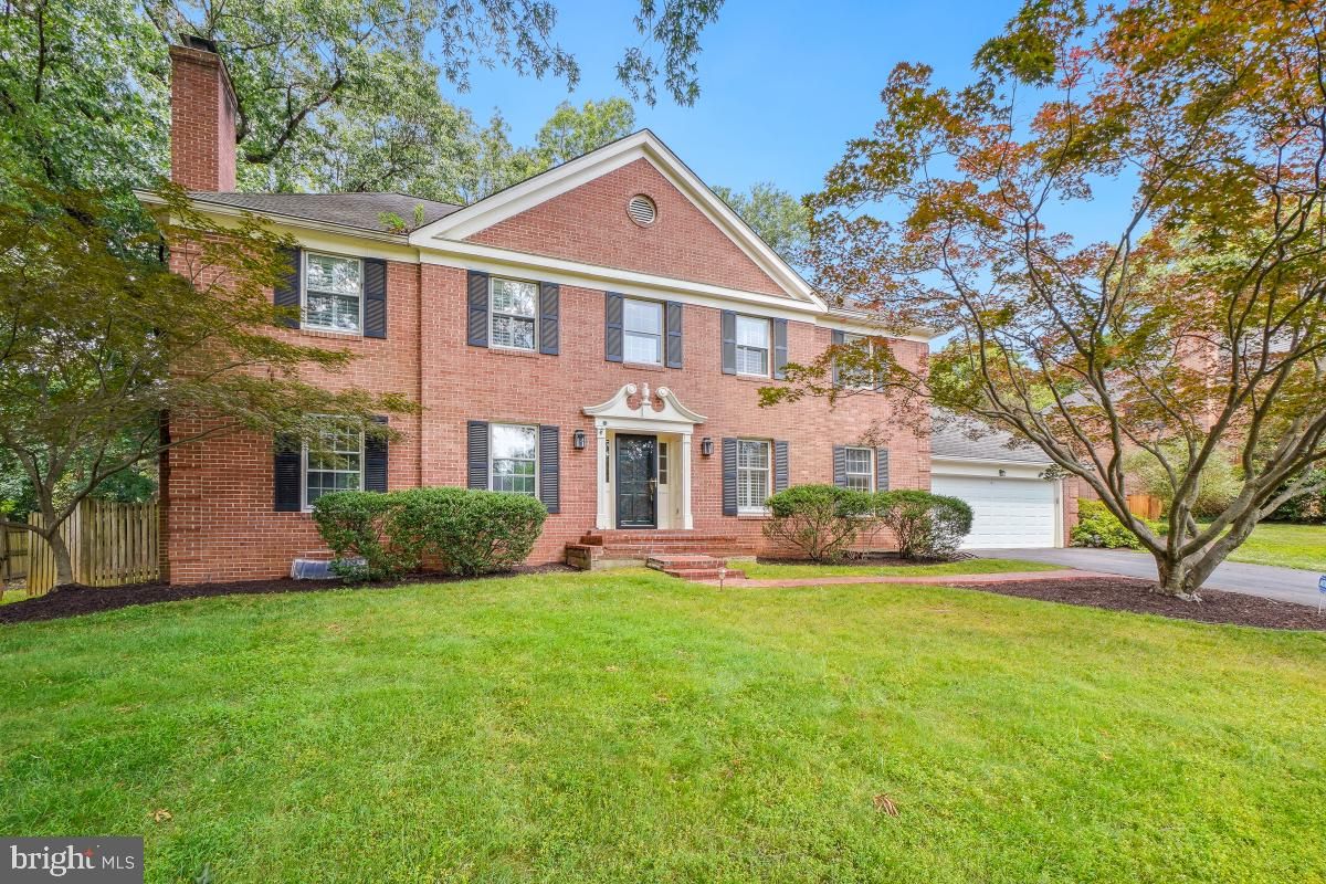 Backyard, Exterior, Facade, Brick Facade, Georgian