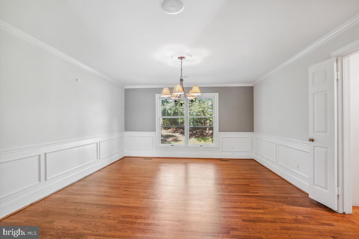Chandelier, Empty room, Interior, Wood Texture Flooring