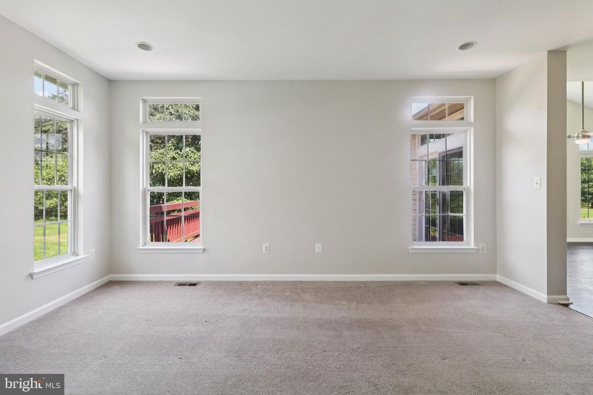 Empty room, Interior, Recessed Lighting