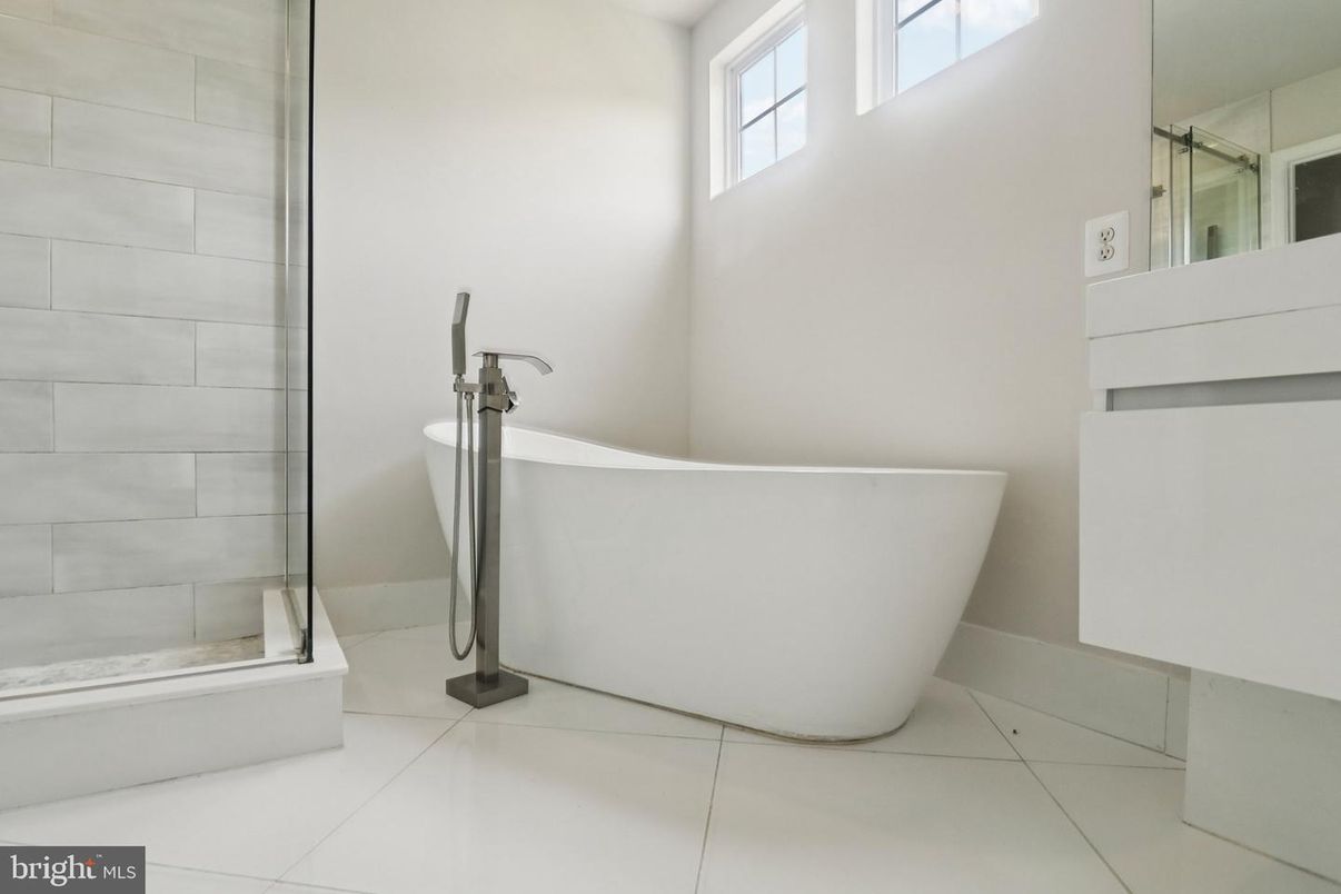 Bathroom, Free Standing Baths, Glass Shower, Interior