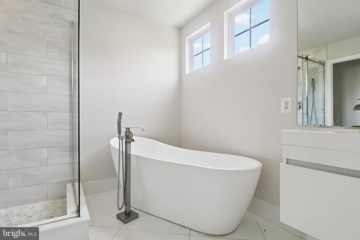 Bathroom, Free Standing Baths, Interior