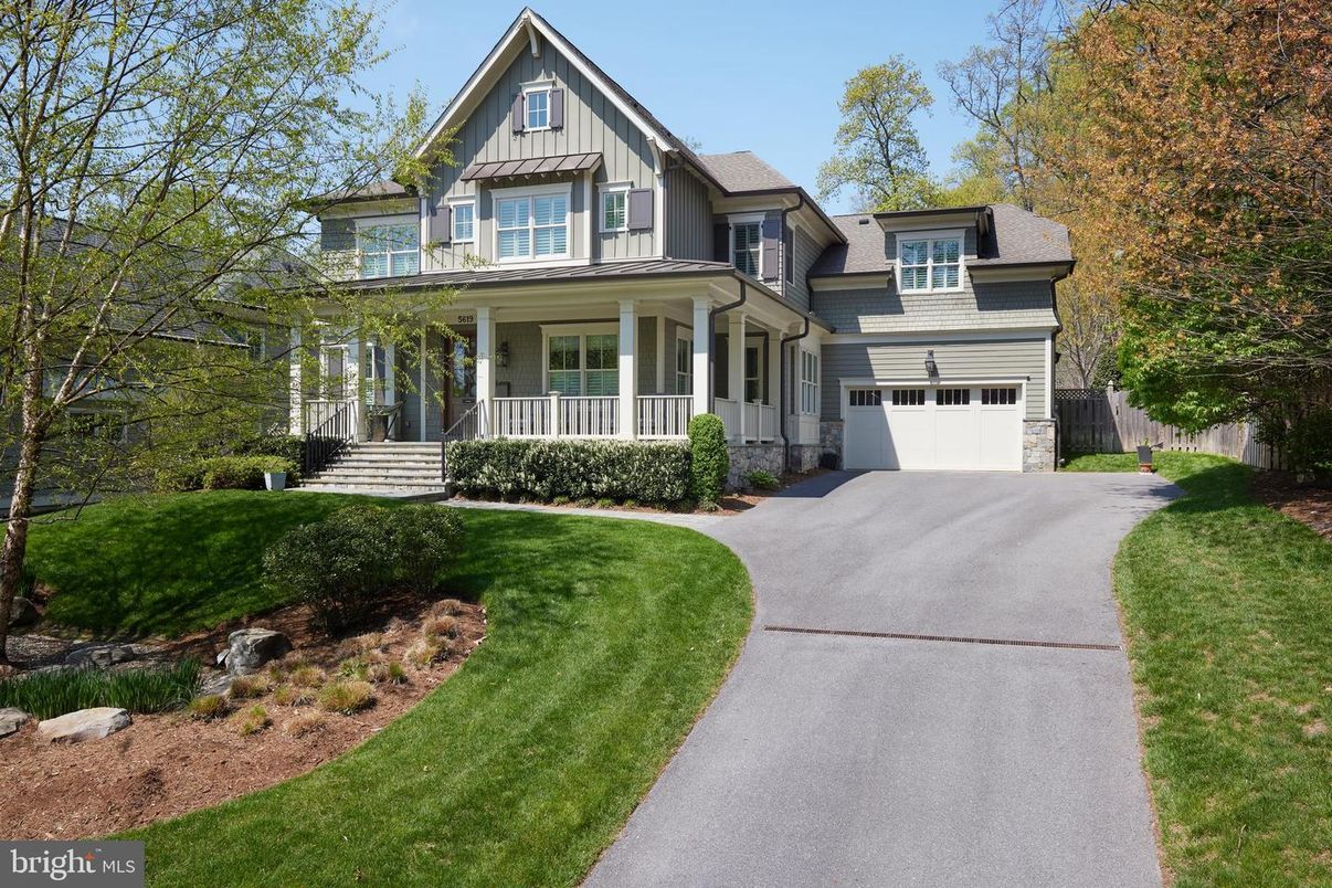Attached, Exterior, Facade, Farmhouse
