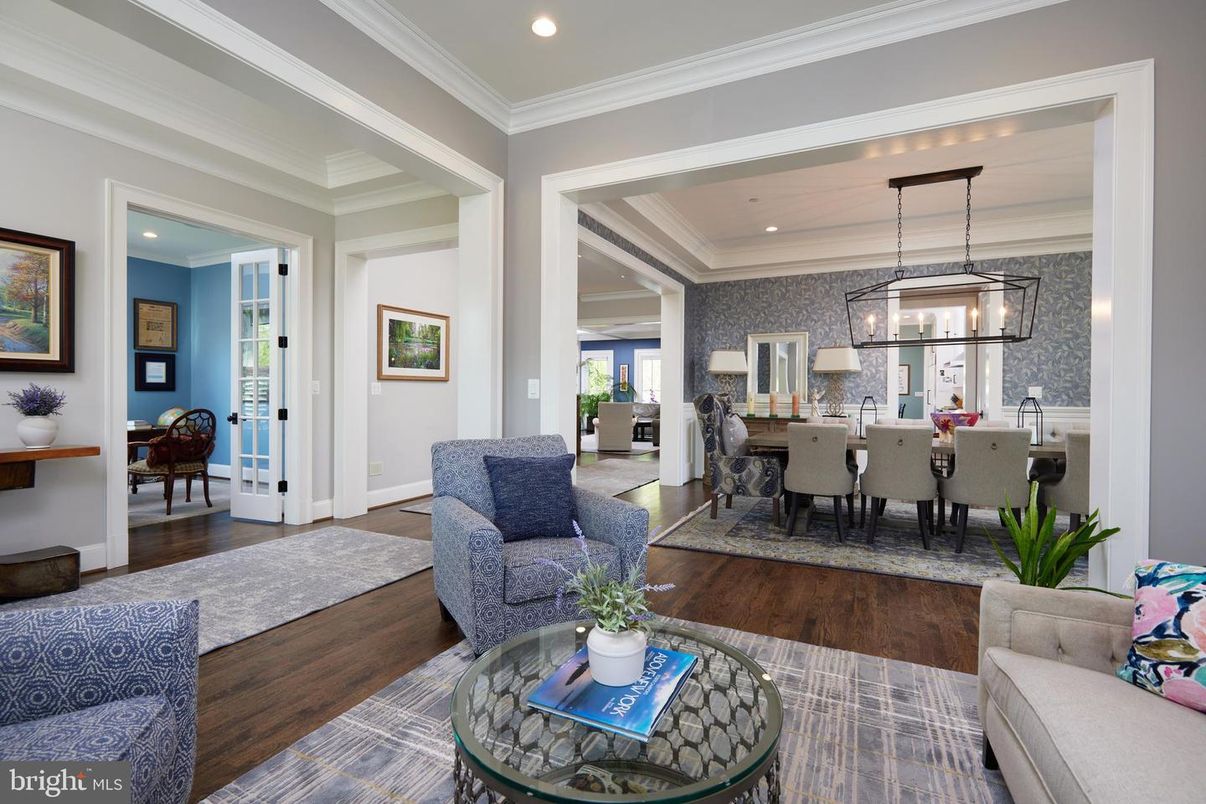 Chandelier, Dining room, Interior, Living room, Pendant Lights, Recessed Lighting, Wood Texture Flooring