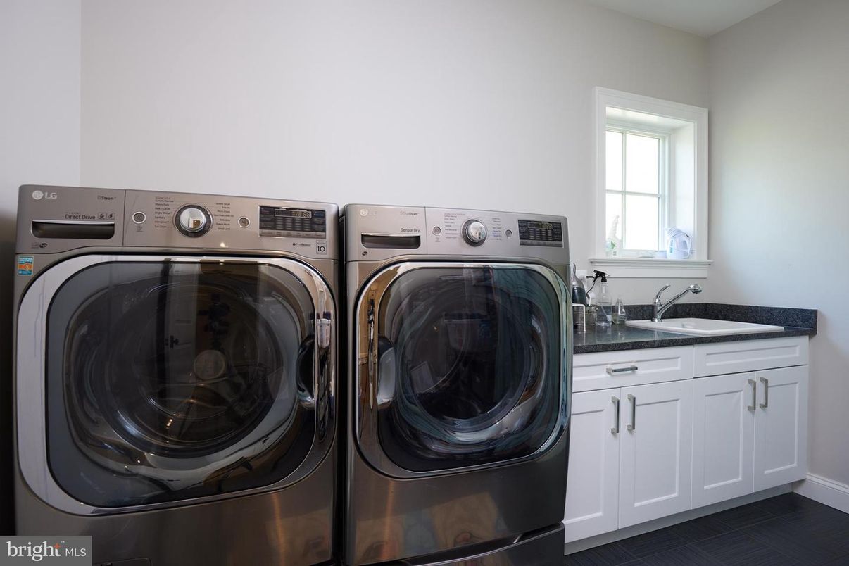 Interior, Washer, Wood Texture Flooring