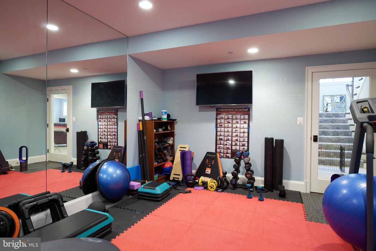 Fitness Equipment, Interior, Recessed Lighting