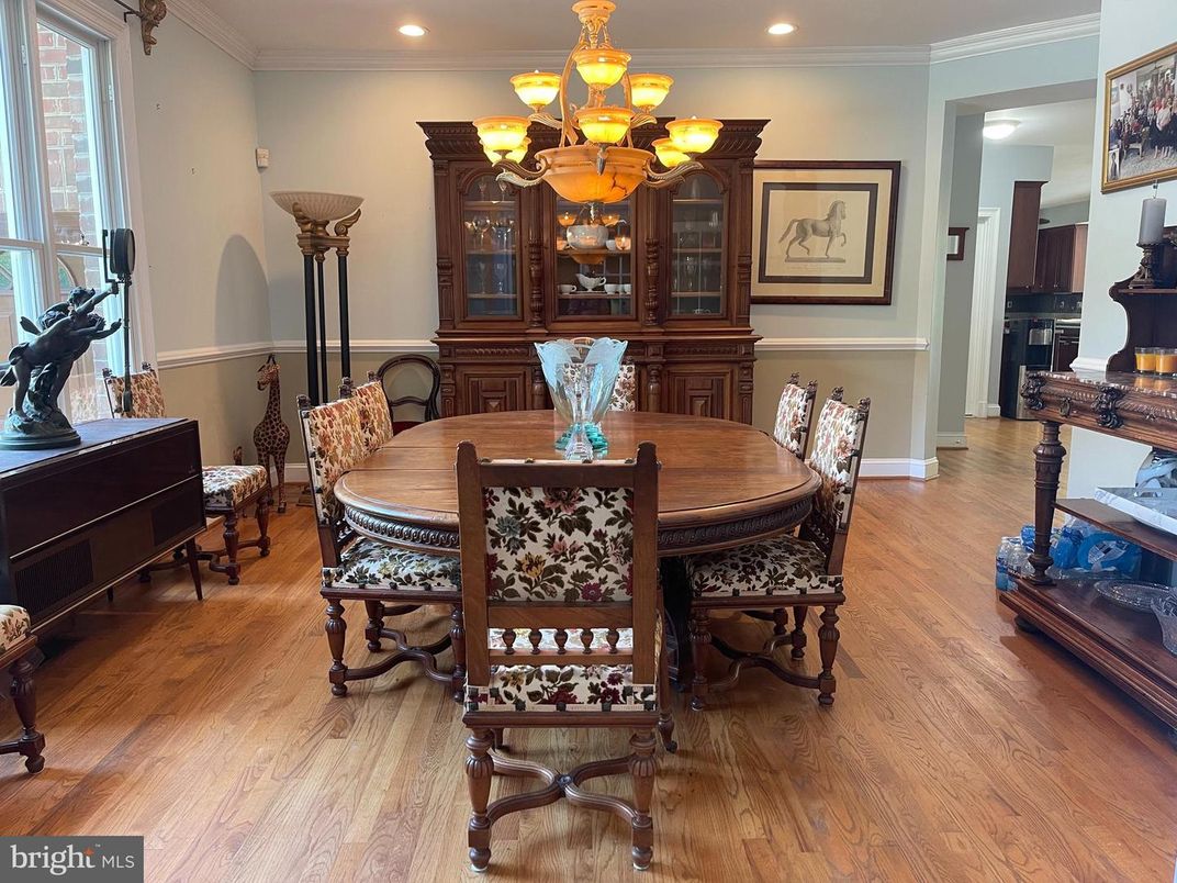 Chandelier, Dining room, Interior, Piano, Recessed Lighting, Wood Texture Flooring