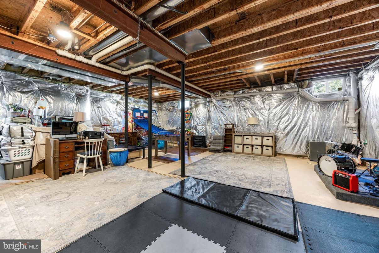 Fitness Equipment, Interior, Wooden Beams